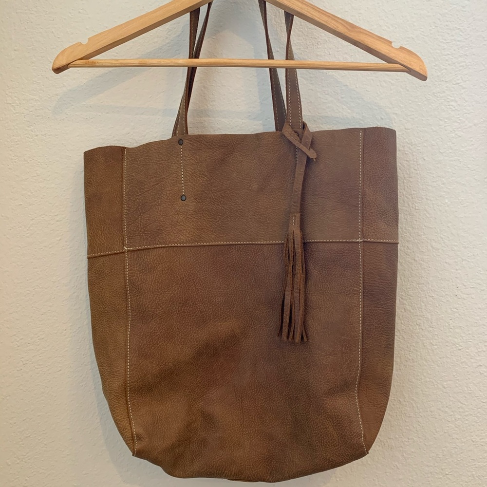 Women’s leather ROOTS bag